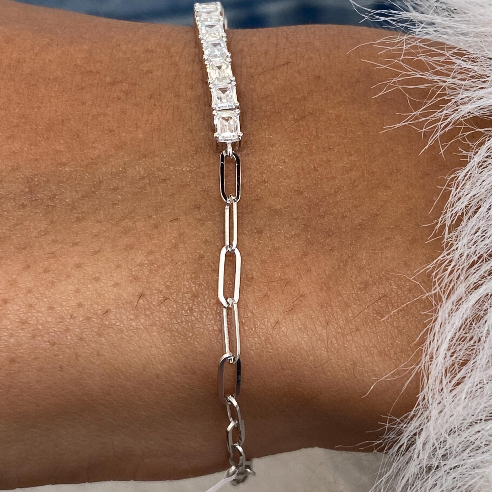 1.71Ct Emerald Cut Moissanite Diamonds Luxurious Prong Set Half Eternity Bracelet