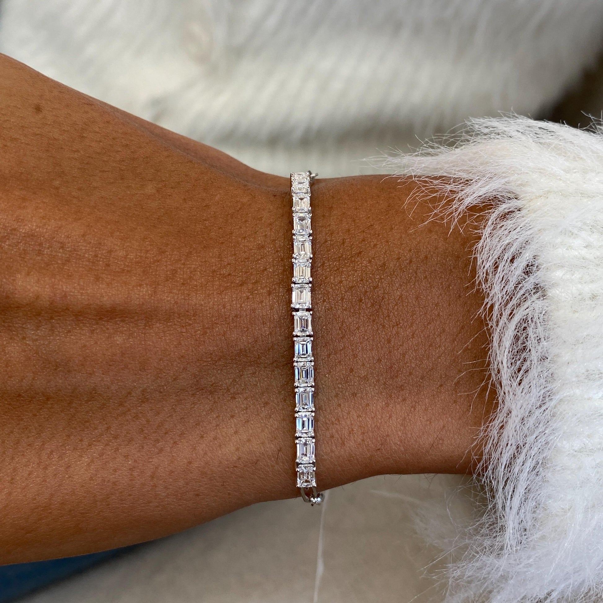 1.71Ct Emerald Cut Moissanite Diamonds Luxurious Prong Set Half Eternity Bracelet