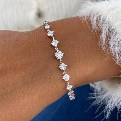 2.55 Carat Round Cut  Lab-Grown Diamond Links beauty and elegance Bracelet