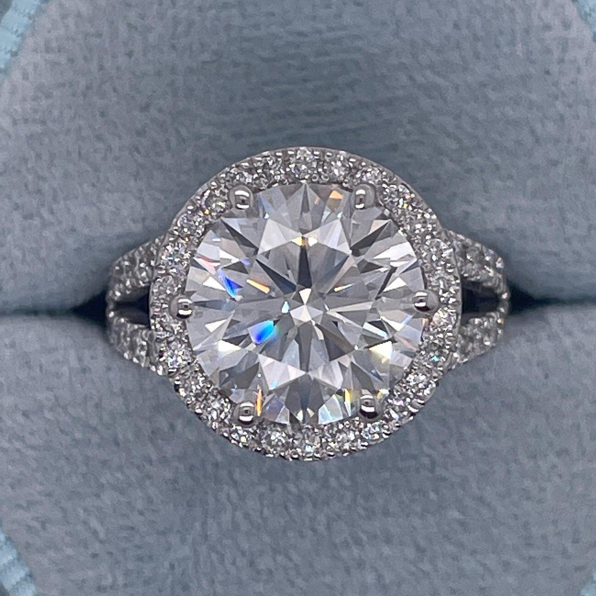 5.55CT Round Cut Moissanite Diamond Split Shank Classic Style Halo Engagement Ring