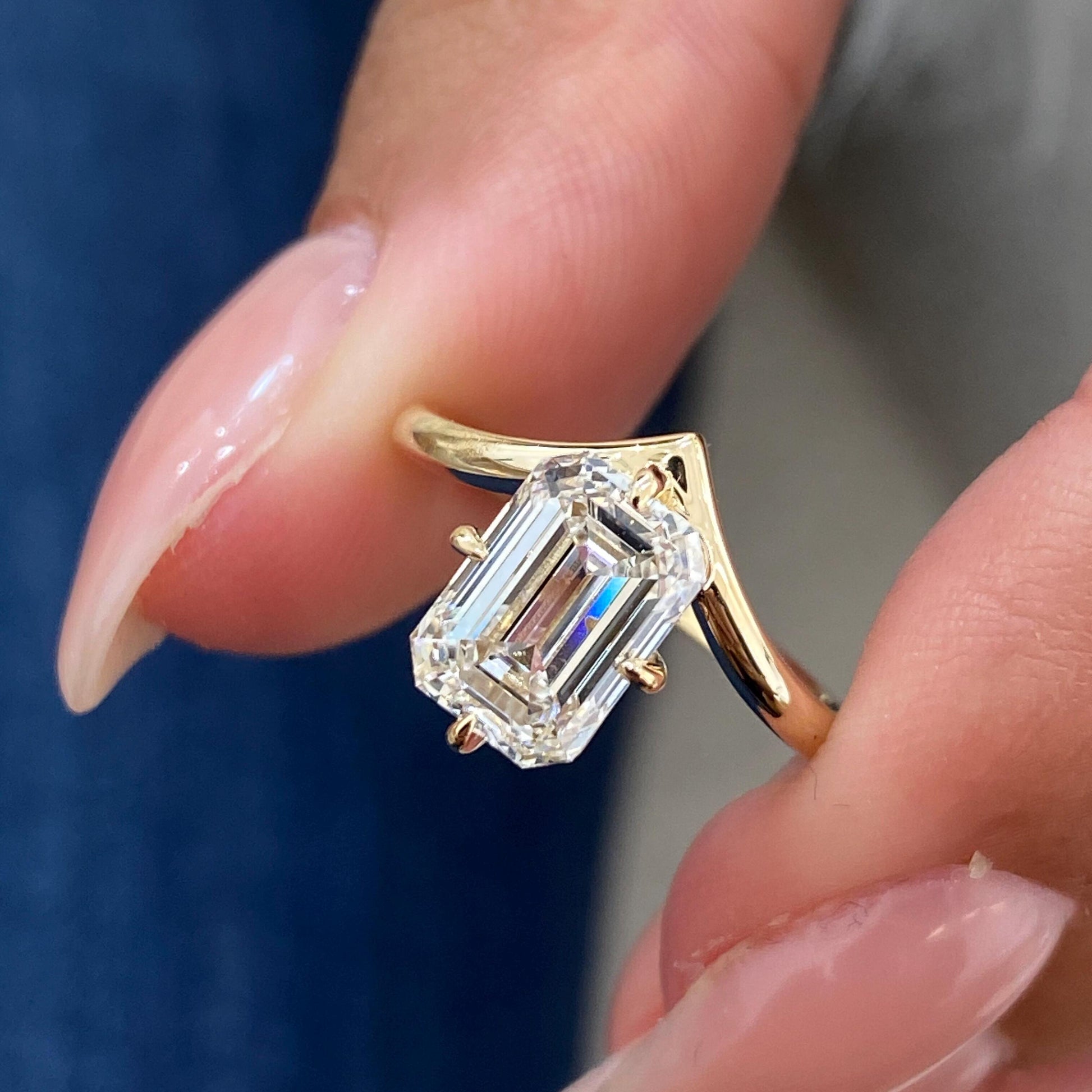 7 Ct Emerald Cut Lab-Grown Diamond Solitaire Chevron Engagement Ring14kt Gold Ring